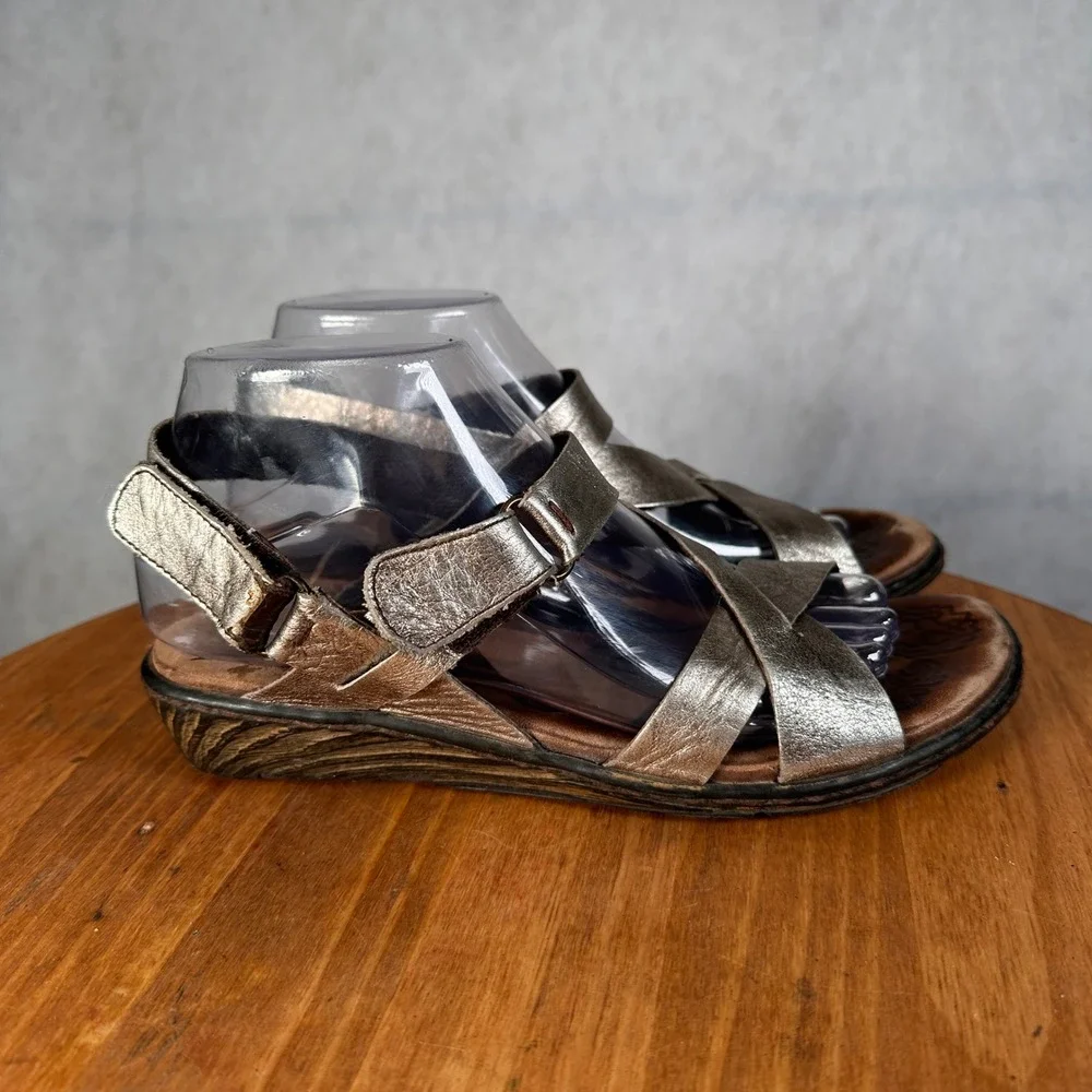 Born Wedge Sandals Womens 9 Pewter Metallic Leather Strappy Good SKU 802